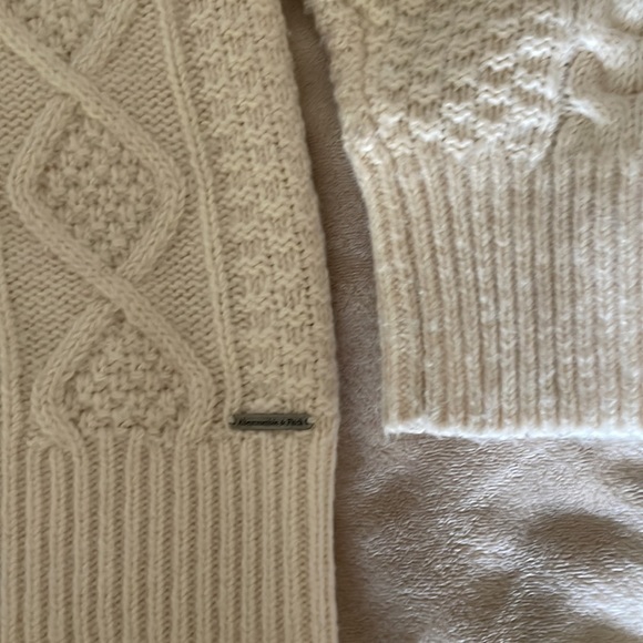 Abercrombie and fitch sweater, sz S. , very good condition - Picture 3 of 5